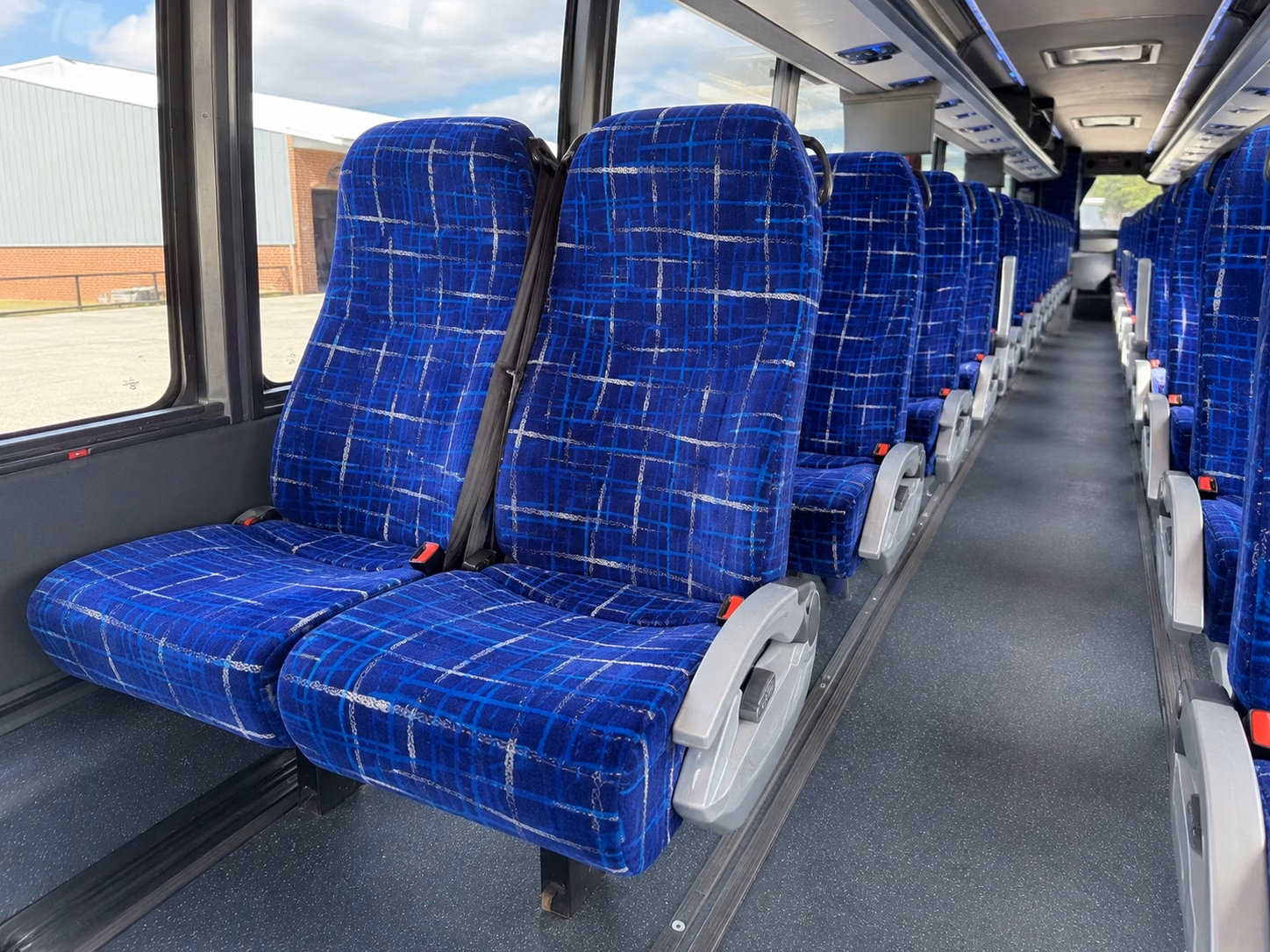 minibus and charter bus rentals for texas rangers games at globe life field